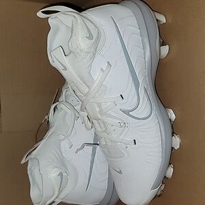 Nike Men’s White Athletic Cleats with Gray Swoosh